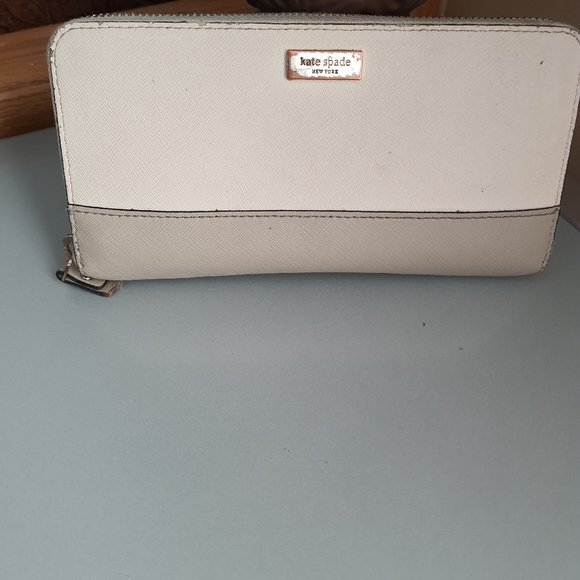 Kate Spade long Wallet - Picture 1 of 8